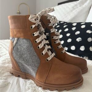 Sorel Tan and Gray Lace Up Boots